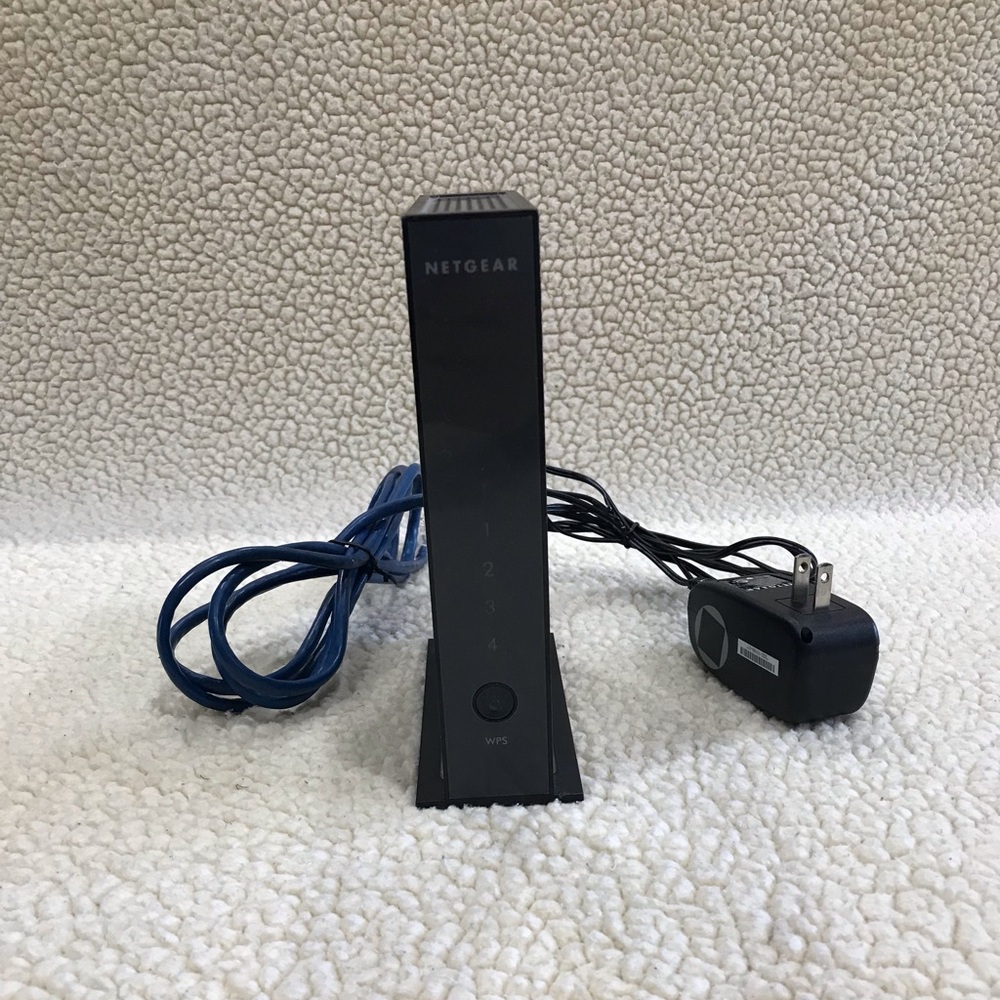 NETGEAR N300 Wireless N Router
WNR2000
blue internet cable & AC-DC Adapter cord - Picture 11 of 16